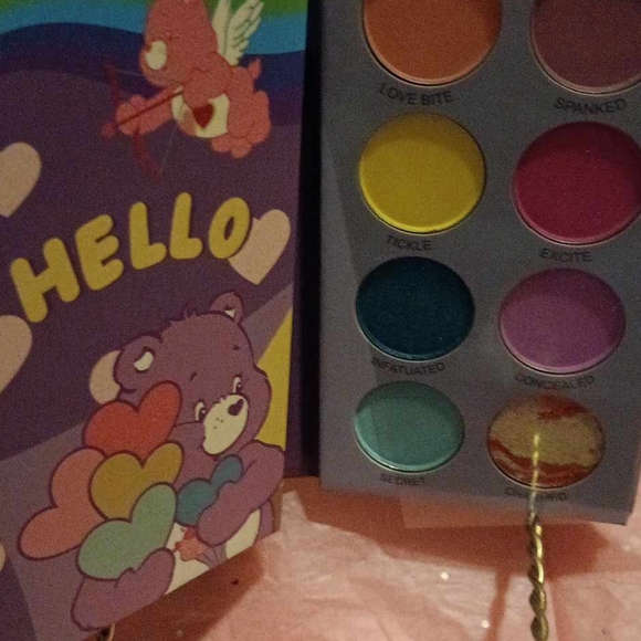 Makeup - Picture 2 of 4